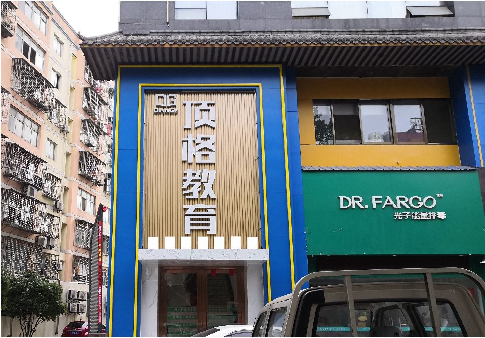 巴东门头设计要符合门店特色。