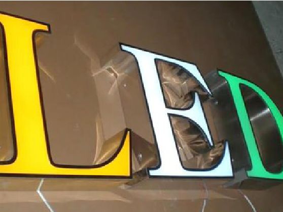 巴东介绍LED招牌的基础知识。